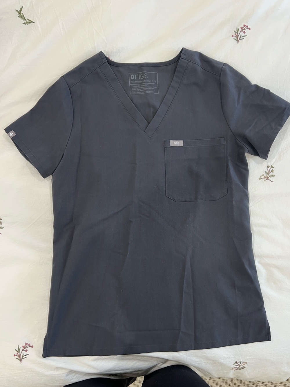 Figs catarina charcoal scrub top